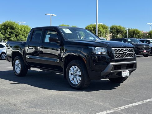 Used 2022 Nissan Frontier SV AWD/4WD image 4