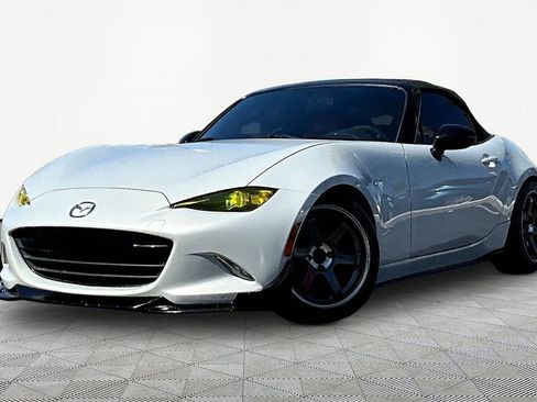 Used 2017 MAZDA MX-5 Miata Sport image 3
