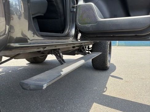 Used 2019 Toyota Tacoma SR image 5