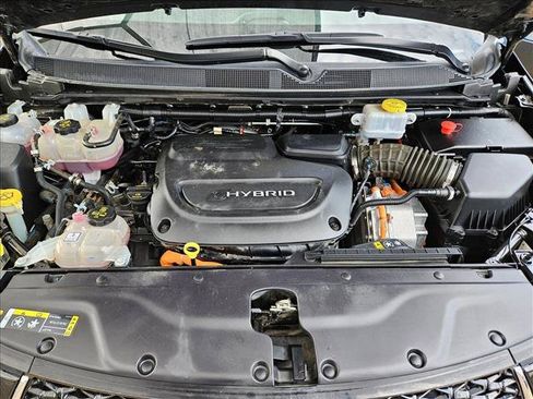 Used 2023 Chrysler Pacifica Touring-L FWD image 23