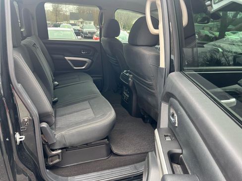 Used 2019 Nissan Titan SV w/ SV Convenience Package AWD/4WD image 12