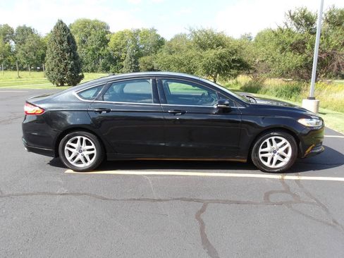 Used 2015 Ford Fusion SE FWD image 2
