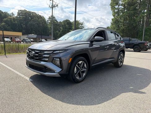 Certified 2025 Hyundai Tucson SEL AWD/4WD image 2