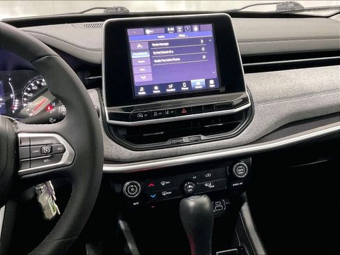 Used 2022 Jeep Compass Latitude w/ Mopar Graphics Package AWD/4WD image 18