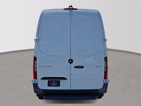 Used 2023 Mercedes-Benz Sprinter 2500 image 5