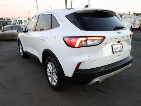 Used 2020 Ford Escape SE image 6