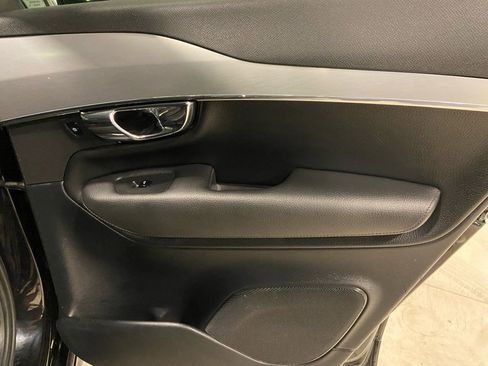 Used 2017 Volvo XC90 T6 Momentum w/ Vision Package image 28