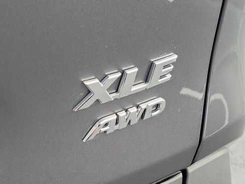 Used 2025 Toyota RAV4 XLE image 9
