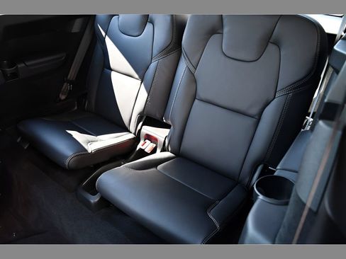 Certified 2023 Volvo XC90 B6 Ultimate w/ Protection Package Premier AWD/4WD image 17