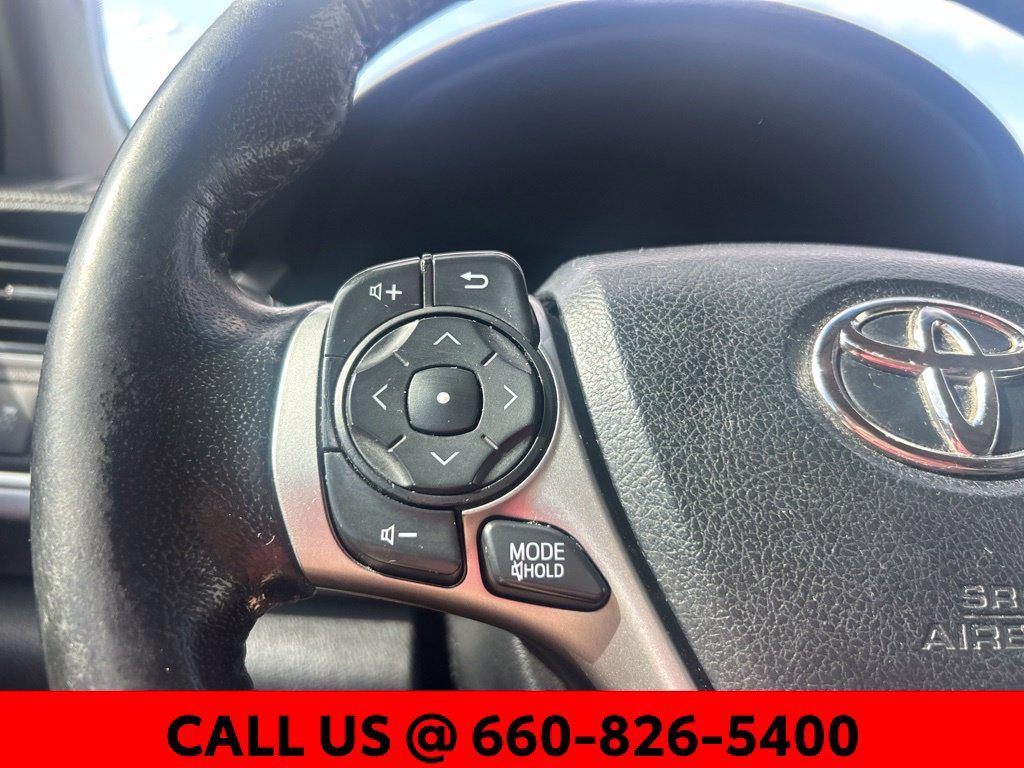 Used 2012 Toyota Camry SE w/ Leather Pkg FWD image 9
