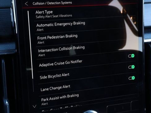 Used 2024 GMC Acadia Elevation image 17