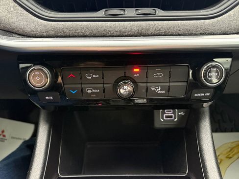 Used 2024 Jeep Compass Latitude AWD/4WD image 32