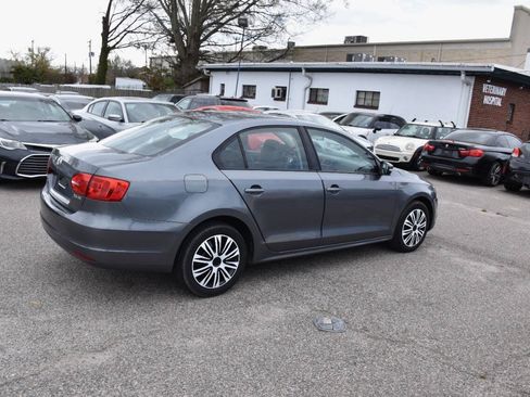 Used 2012 Volkswagen Jetta SE FWD image 6