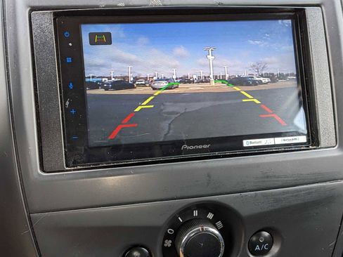 Used 2017 Nissan Versa S Plus FWD image 38