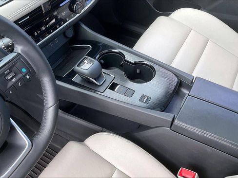 Used 2024 Nissan Rogue SL w/ SL Premium Package image 17