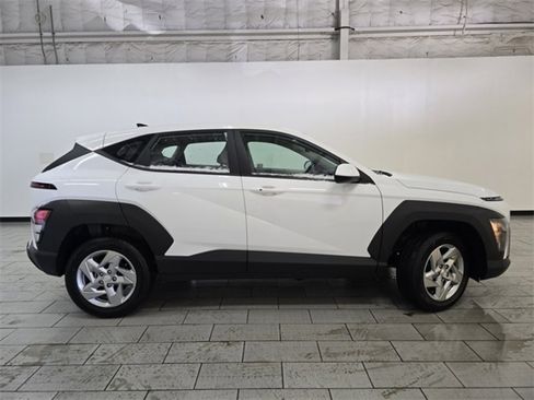 Used 2024 Hyundai Kona SE image 15