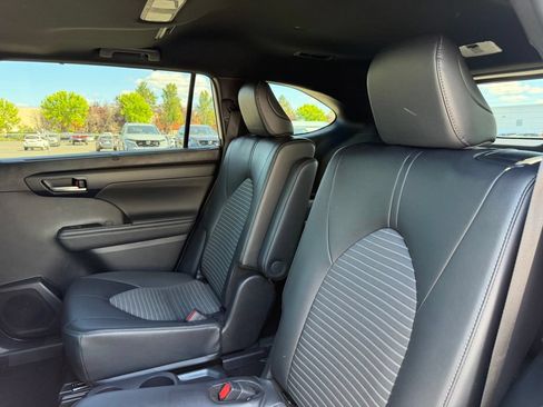Used 2025 Toyota Highlander XSE AWD/4WD image 30