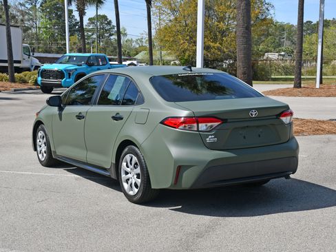 Used 2021 Toyota Corolla LE image 4