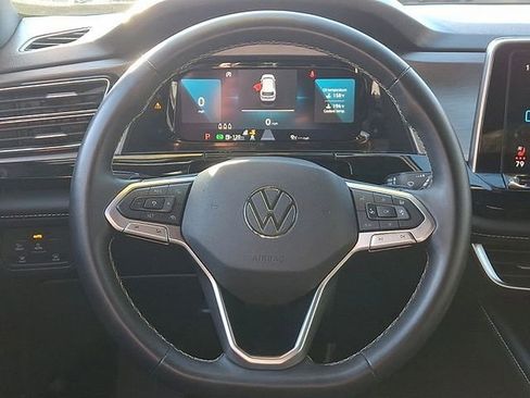 Used 2024 Volkswagen Atlas Cross Sport SE image 19