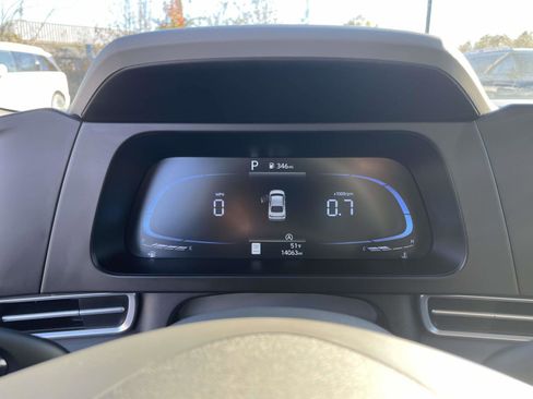 Certified 2025 Hyundai Elantra SE image 17