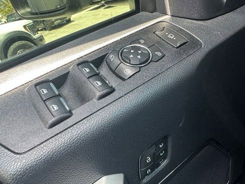 Used 2022 Ford F250 Lariat w/ Black Appearance Package image 18