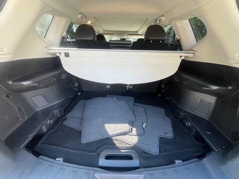 Used 2018 Nissan Rogue SL w/ Premium Package FWD image 38