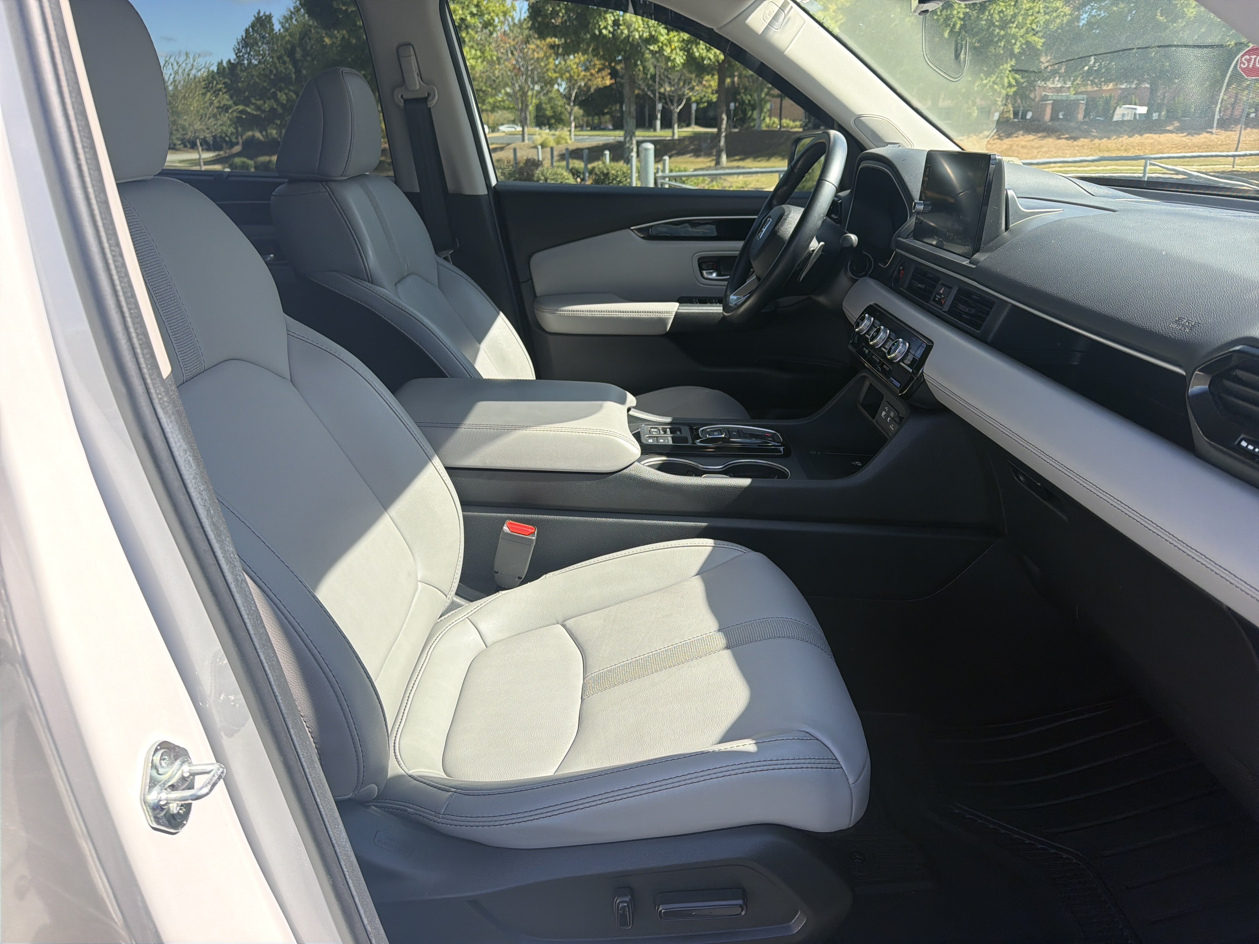 Certified 2025 Honda Pilot Touring image 31