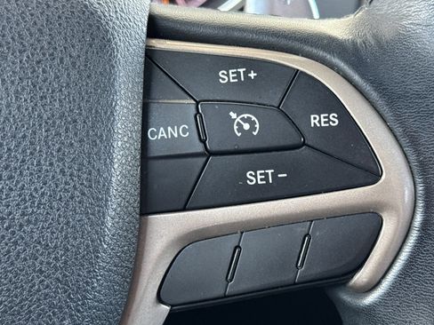 Used 2015 Jeep Grand Cherokee Laredo w/ Quick Order Package 23E AWD/4WD image 26