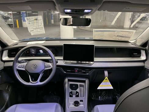 New 2026 Volkswagen Tiguan SE image 7