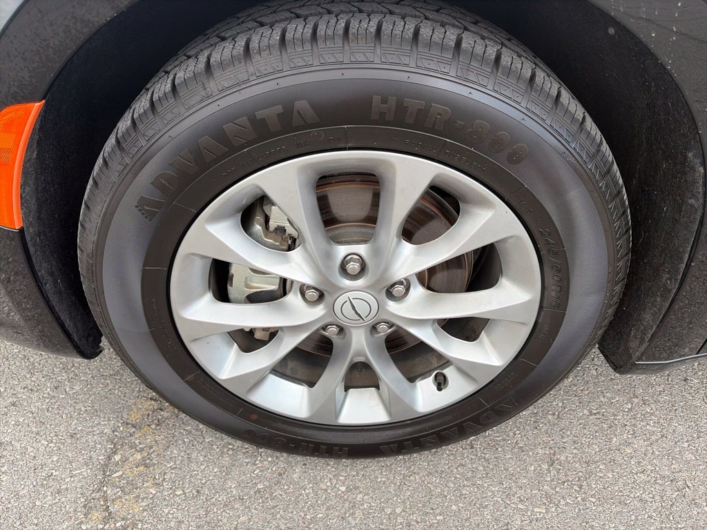 Used 2026 Chrysler Pacifica Limited FWD image 10