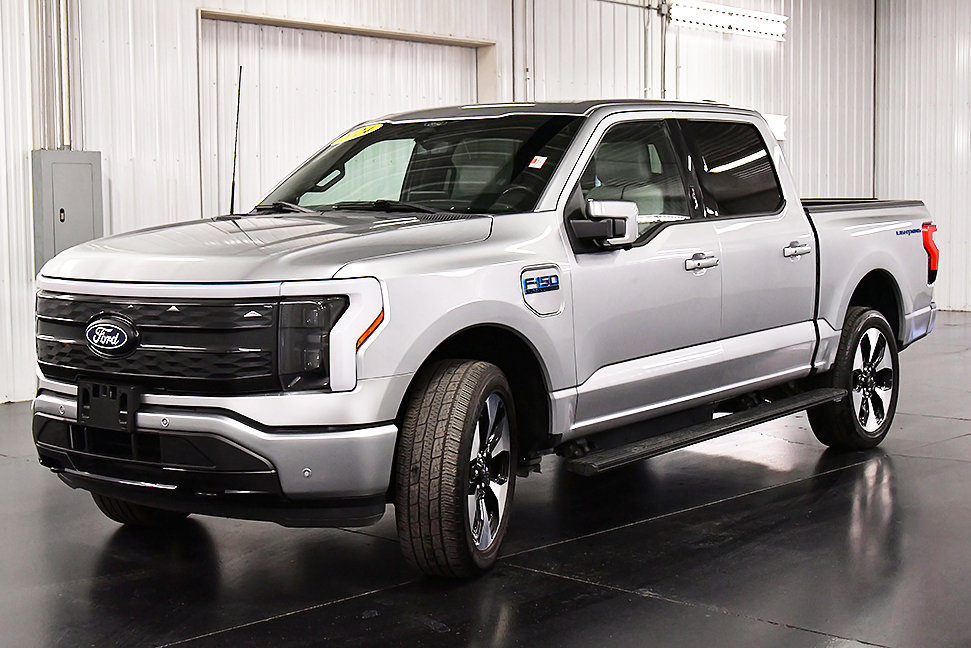 Used 2024 Ford F150 Lightning Platinum AWD/4WD image 3