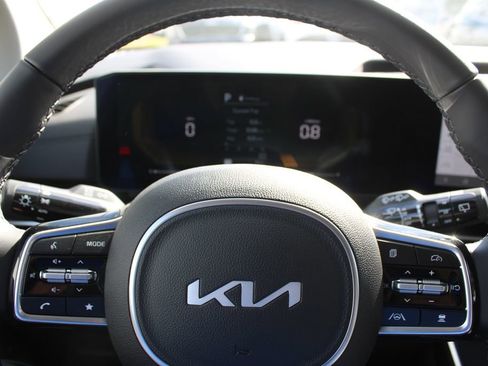 New 2026 Kia Carnival EX FWD image 35