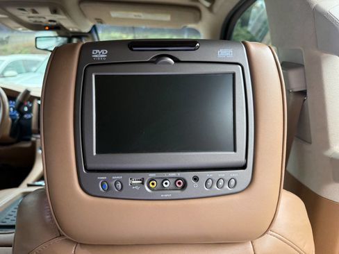 Used 2016 Cadillac Escalade ESV Platinum AWD/4WD image 45