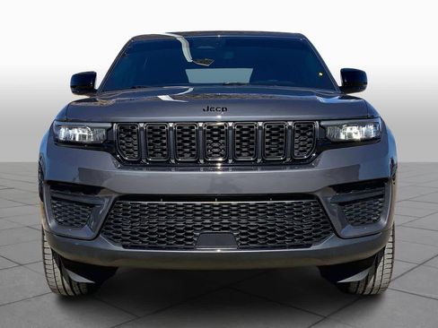 Used 2023 Jeep Grand Cherokee Altitude image 4