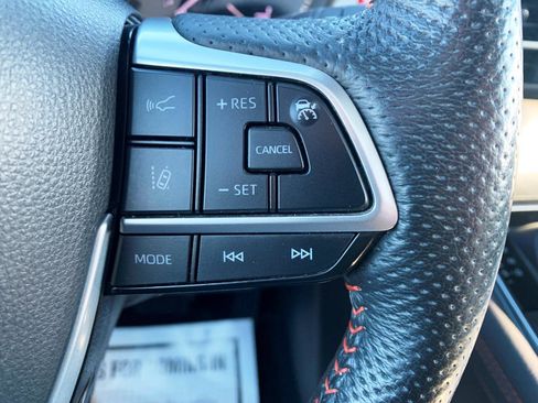 Used 2022 Toyota Sienna XSE image 13