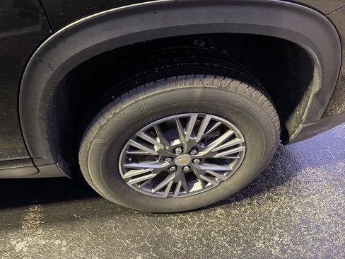 Used 2024 Chevrolet Traverse LS image 10