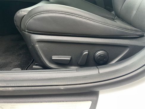 Used 2025 Genesis G70 2.5T image 23