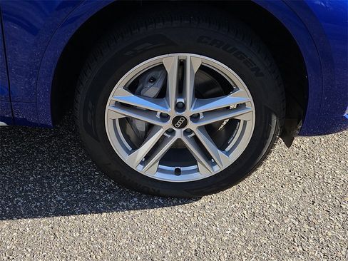 Used 2024 Audi Q5 e Premium w/ Convenience Package image 10