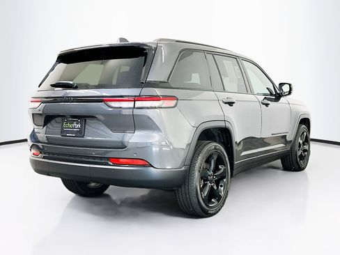 Used 2023 Jeep Grand Cherokee Altitude image 9
