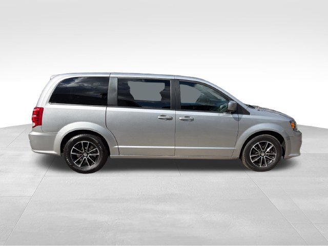 Used 2018 Dodge Grand Caravan SXT w/ Driver Convenience Group FWD image 2