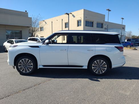 New 2026 INFINITI QX80 Luxe RWD image 9