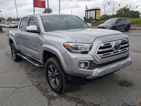 Used 2019 Toyota Tacoma Limited AWD/4WD image 3