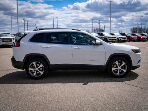 Used 2019 Jeep Cherokee Limited w/ Luxury Group AWD/4WD image 4