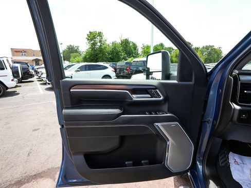 Used 2026 GMC Sierra 2500 Denali w/ Denali Reserve Package AWD/4WD image 10