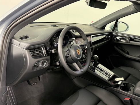 Certified 2026 Porsche Macan AWD/4WD image 4