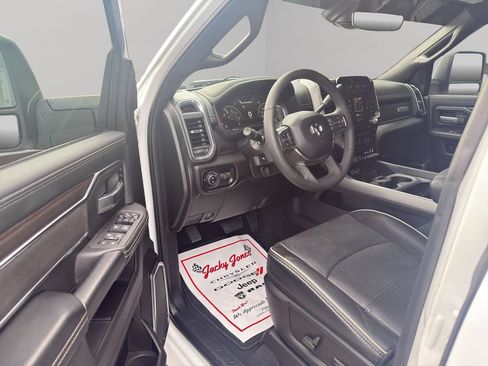Used 2025 RAM 2500 Laramie AWD/4WD image 6