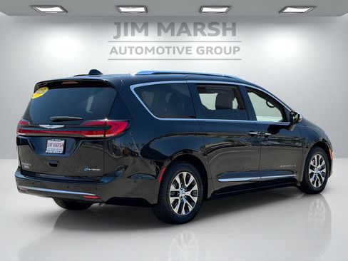 Used 2023 Chrysler Pacifica Pinnacle FWD image 6