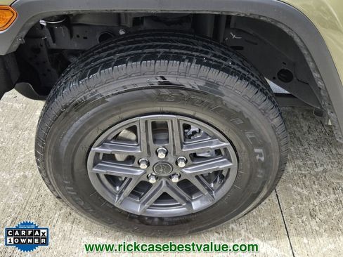 Used 2025 Jeep Gladiator Sport image 10