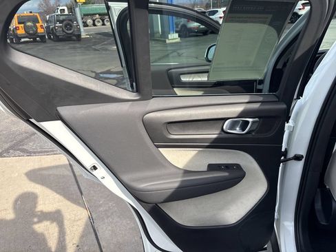 Certified 2023 Volvo XC40 B5 Plus w/ Protection Package AWD/4WD image 37