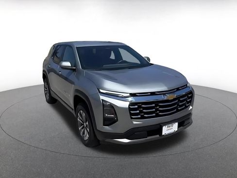 Used 2025 Chevrolet Equinox LT FWD image 3
